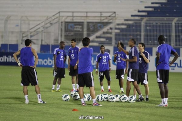 الهلال يواجه الشعلة اليوم بالفريق الأساسي.. والدوسري يعود