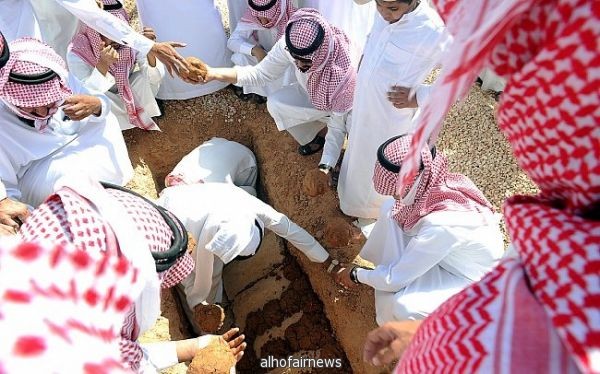 والد ضحيتي الحادثة المميتة يودع أبنه الثاني «سعود»