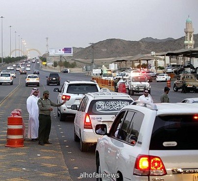 الدوريات الأمنية تلقي القبض على حجاج مقيمين دون تصاريح