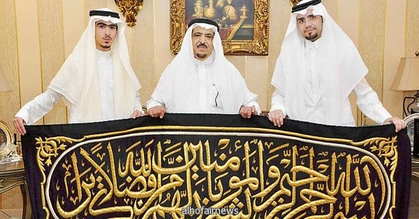 الشيبي : 6 ساعات لتغيير الكسوة ولا تفتح الكعبة اليوم