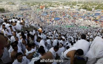 حجاج بيت الله الحرام يستقرون على صعيد عرفات