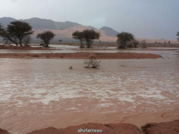 صور الأمطار على الحفير وكنب الضلوع عصر اليوم 27-12-1434