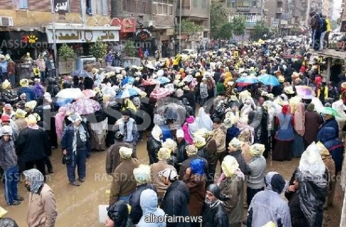 مصر:رغم الأمطار مسيرة بعزية النخل فى جمعة "الطلاب يقودون الثورة"