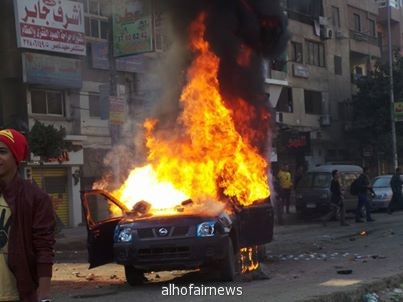 مصر:حرق "بوكس" بشارع فيصل من قبل المتظاهرين 