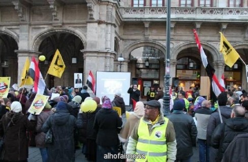 بالصور..وقفة للمصريين بفيينا رفضا لدستور الإنقلاب