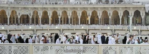  ضيوف الرحمن يؤدون أول جمعة من شهر رمضان المبارك في المسجد الحرام 