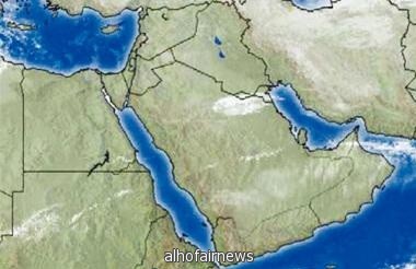 سماء غائمة مع فرصة لهطول أمطار على مكة والمدينة