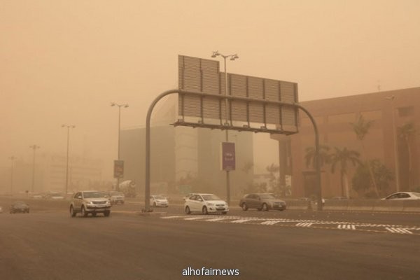 الأرصاد: 9 مناطق سعودية تتعرض لرياح متربة تحد من الرؤية