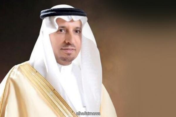 وزير العمل يلتقي العاملات السعوديات في مجمع تجاري بعرعر