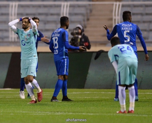 الهلال ينفرد بالقمة والأهلي يتراجع والنصر يواصل خسارة النقاط