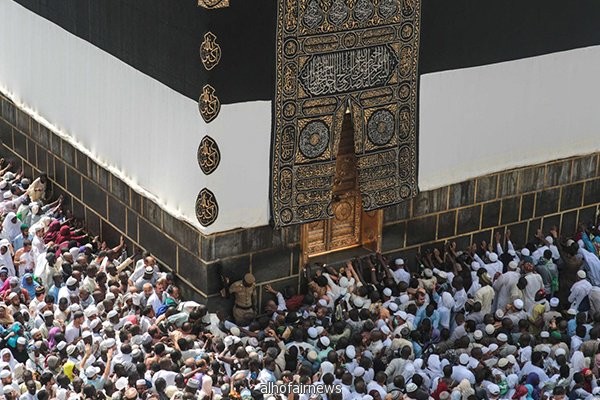 الدوحة تواصل منع القطريين من أداء العمرة.. والنظام يصدّهم عن المسجد الحرام