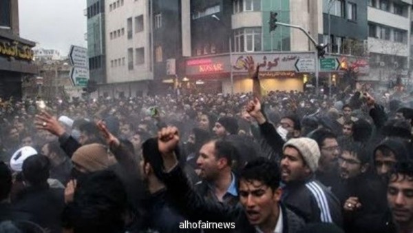 الثورة الإيرانية.. الخميني "يهذي" و"زبانيته": يتوعدون الثوار.. وأمريكا ترد: "هراء تام"