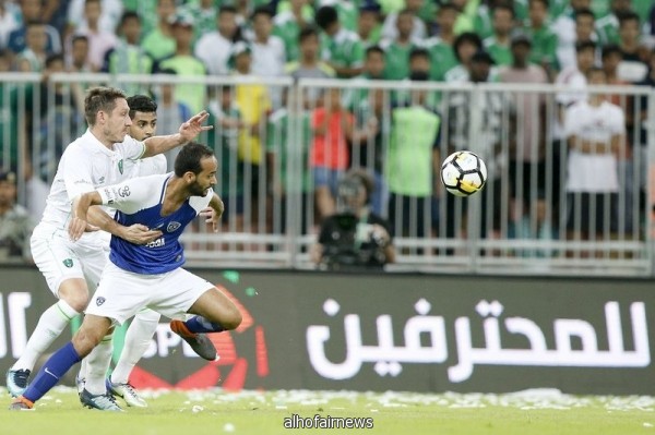 التعادل يحسم موقعة الأهلي والهلال.. "لقب الدوري" في الملعب