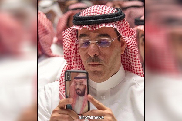 صورة ولي العهد بجوال وزير الإعلام تنال إعجاب رواد "تويتر"