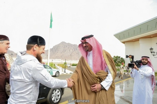 شاهد.. الرئيس الشيشاني يغادر المدينة المنورة بعد أن زار المسجد النبوي