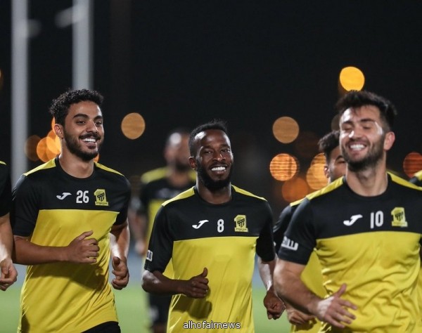 "كلاسيكو الثأر" يجمع الهلال والاتحاد .. الأهلي يسعى لمسح الصورة أمام الفتح