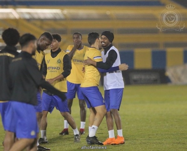 الهلال يواجه الوحدة لمواصلة الصدارة .. والنصر في ضيافة الاتفاق لتضميد الجراح