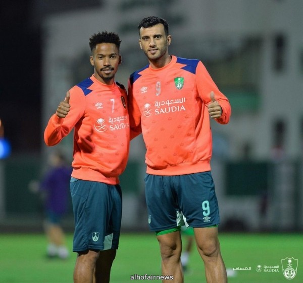 الهلال يسعى لتوسيع الفارق مع (النصر).. الإثارة تجمع الأهلي والشباب