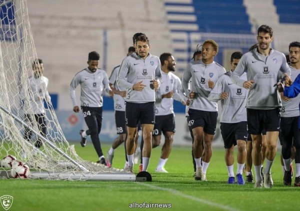 الهلال يسعى لتوسيع فارق الصدارة أمام التعاون.. وأُحد يستضيف الرائد