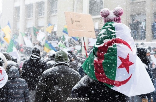 الجزائر .. الرئيس يعود من جنيف مع استمرار التظاهرات والإضرابات الرافضة لترشحه