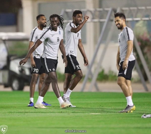 الهلال يبحث عن الصدارة والثأر .. والتعاون عن تأكيد الانتصار