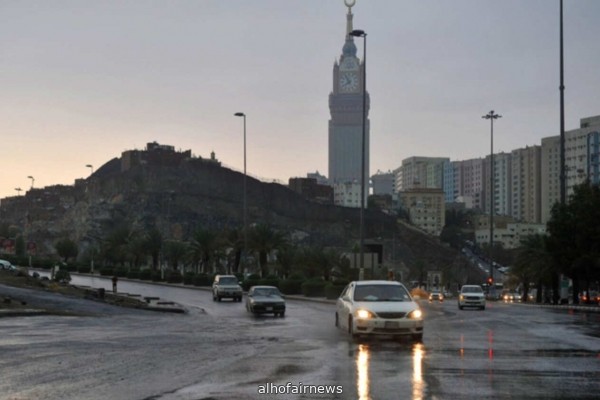 سحب رعدية ممطرة ورياح ترابية على 8 مناطق بالسعودية.. اليوم