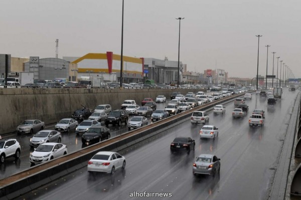 خبيرا طقس يتوقعان هطول أمطار رعدية على بعض مناطق المملكة