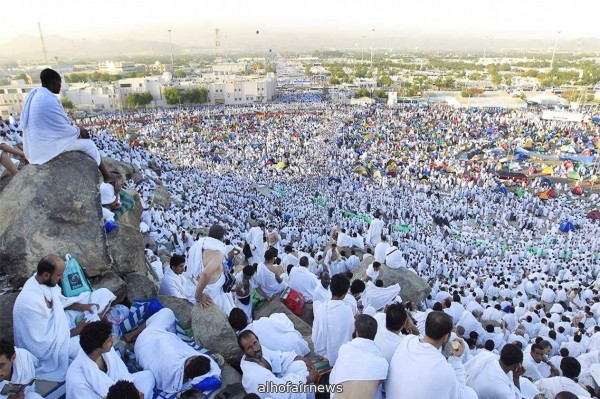 الوزير «آل الشيخ» يعتمد خطة الهاتف المجاني للحجاج