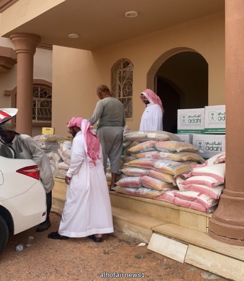 فرع جمعية الحفير الخيرية بالصبيحية يوزع سلال غذائية وكسوة شتاء على المستفيدين